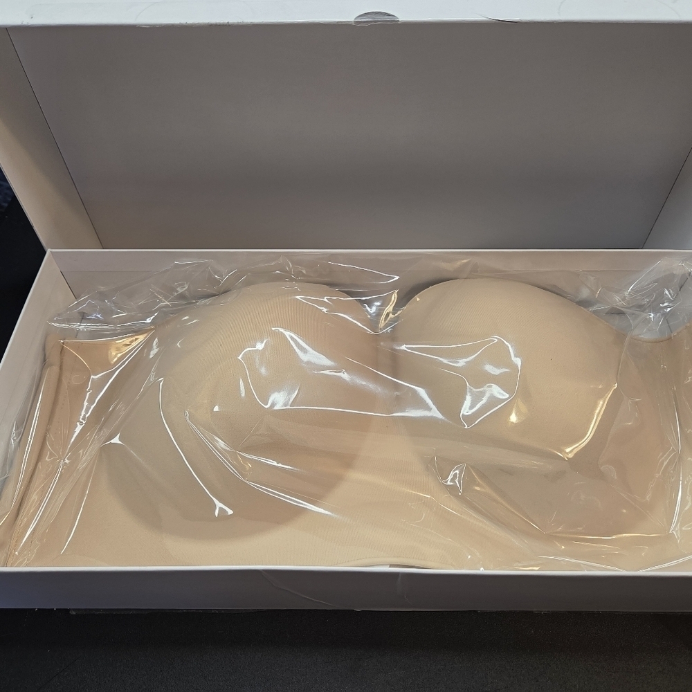 Seamless Strapless Nude Bra Size 36D. Straps Included